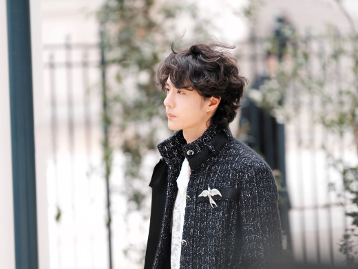 1755725 (a): :2560x1918